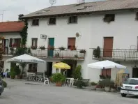 Il nucleo centrale e la strada di accesso a Piandelmonte