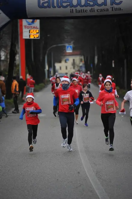 Corsa dei Babbo Natale a Pedavena
