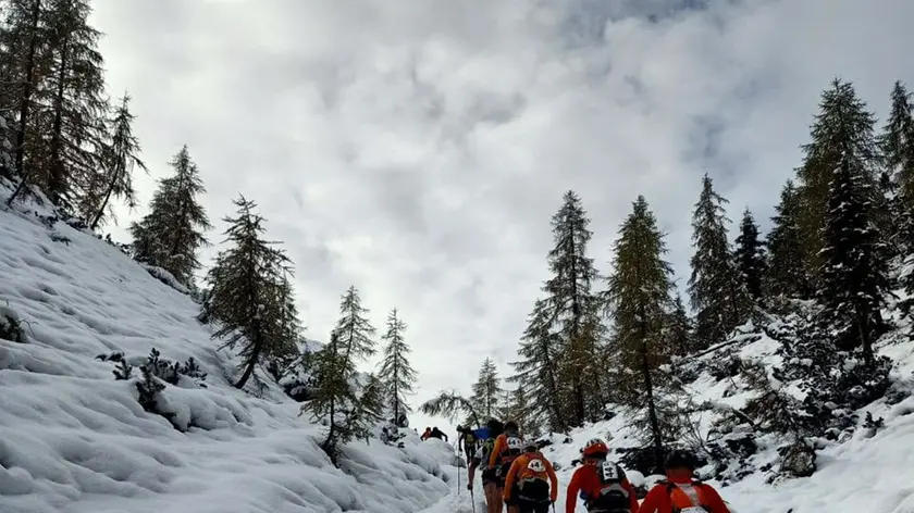Un momento della Dolomiti Rescue Race, la sfida internazionale tra soccorritori in montagna andata in scena tra Calalzo e Pieve di Cadore