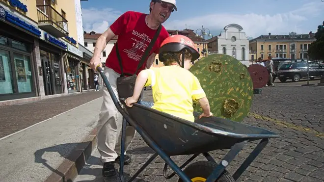 Manifestazione di giochi in piazza per i bambini