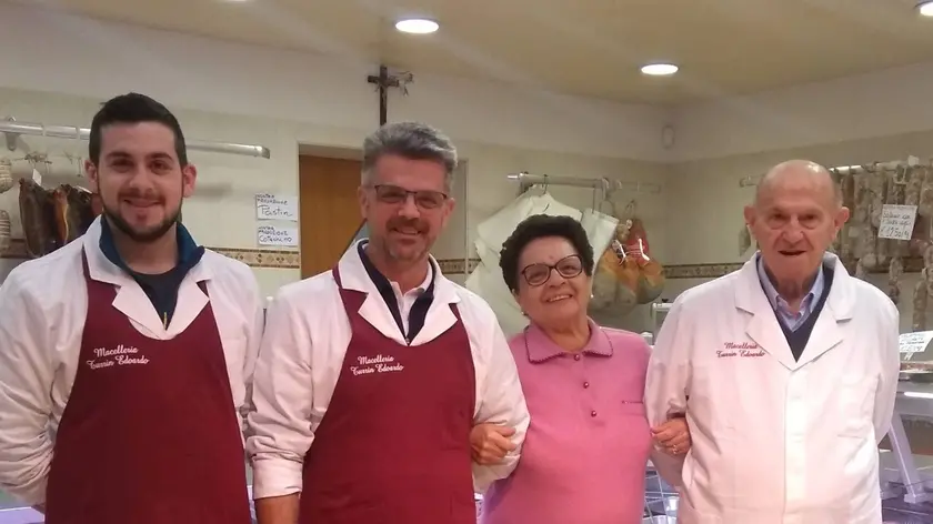 Una foto della famiglia Turrin con Realina accanto al marito Elvio
