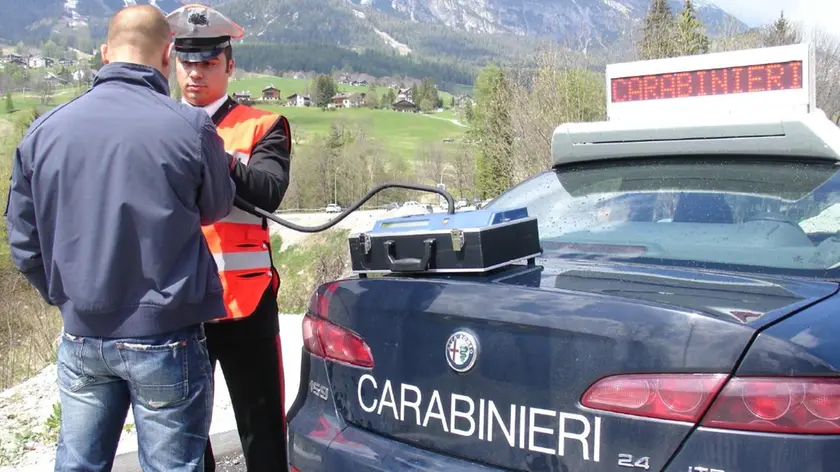 Il mancato controllo con l'alcotest e la resistenza a pubblico ufficiale hanno portato all'arresto di un 28 enne feltrino