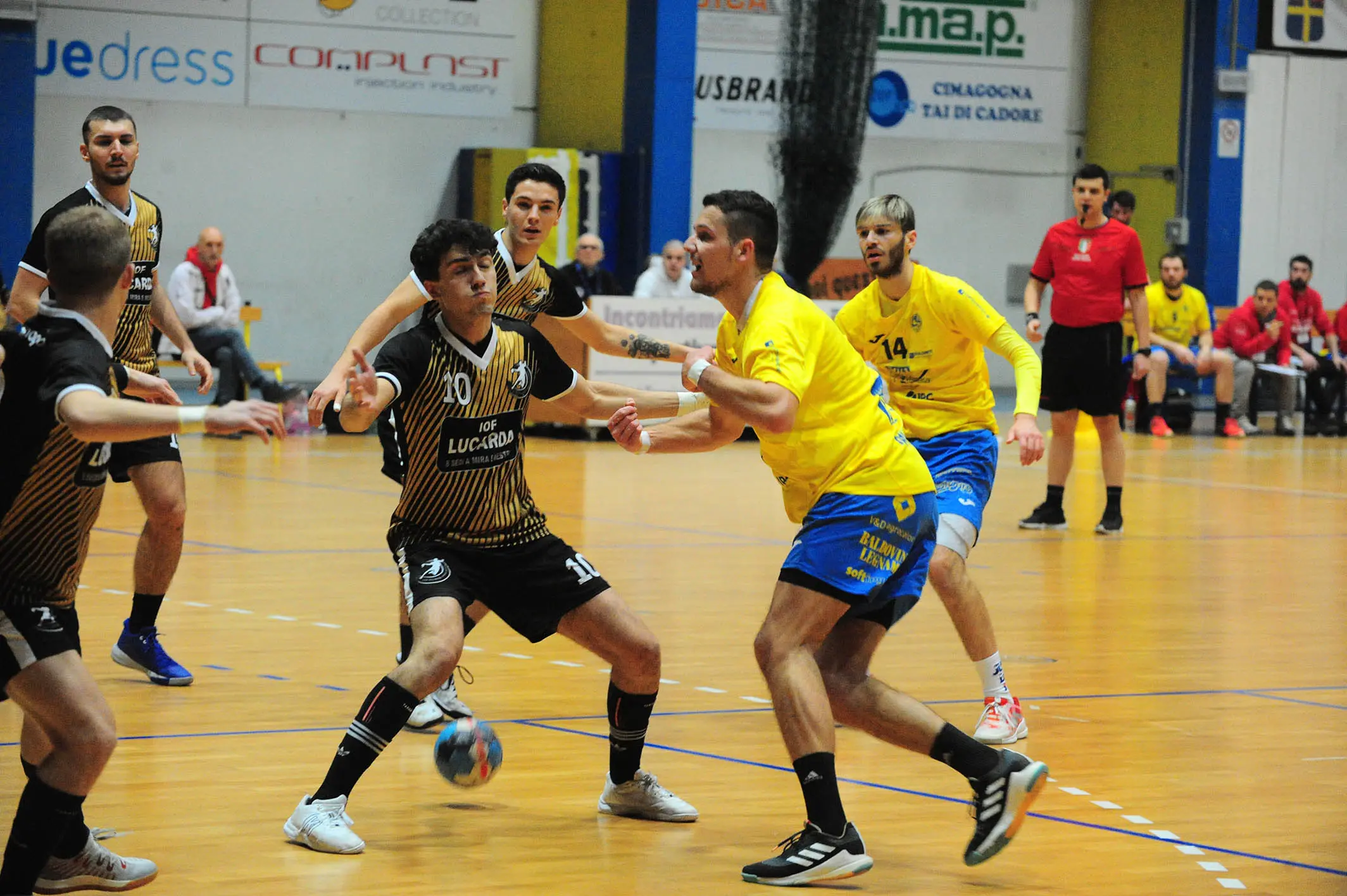 Importante successo della Pallamano Belluno, che batte l'Arcobaleno Oriago fanalino di coda e ridà un po' di ossigeno alla propria classifica in serie A2.