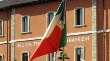 Alla caserma Salsa torna la Bandiera di Guerra accompagnata dal comandante Paolo Sfarra. La bandiera di guerra del Settimo