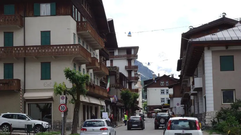 Una veduta di via Cesare Battisti a Cortina d'Ampezzo