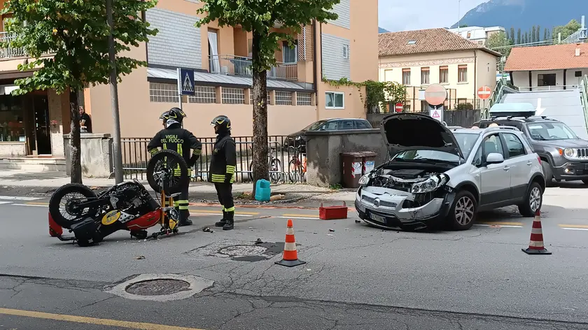 La Fiat Sedici e Il Caballero 500 incidentati in via Feltre