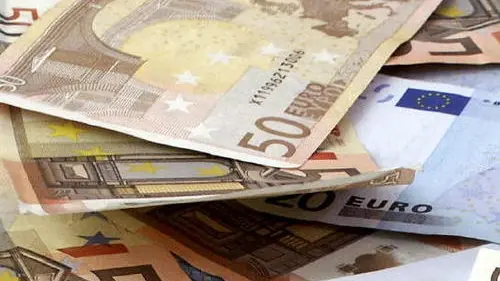 soldi euro banconote moneta - Molti i trentini che ieri hanno deciso di investire denaro sui titoli di Stato venduti senza commis- sioni
