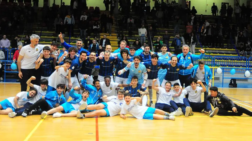 La Canottieri in festa per aver raggiunto la finalissima
