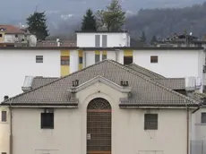 Belluno, 6 marzo 2009. All'interno del carcere di Belluno alcuni detenuti sbattono oggetti contro le sbarre per attirare l'attenzione dei passanti