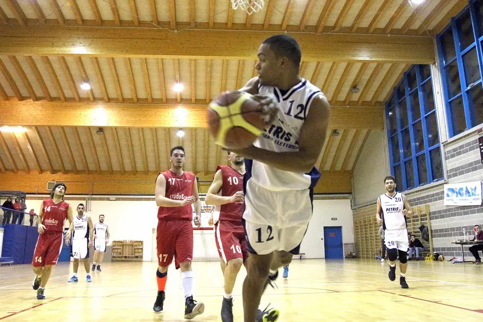 Derby di Prima divisione di basket Fonzaso - Kindergarten