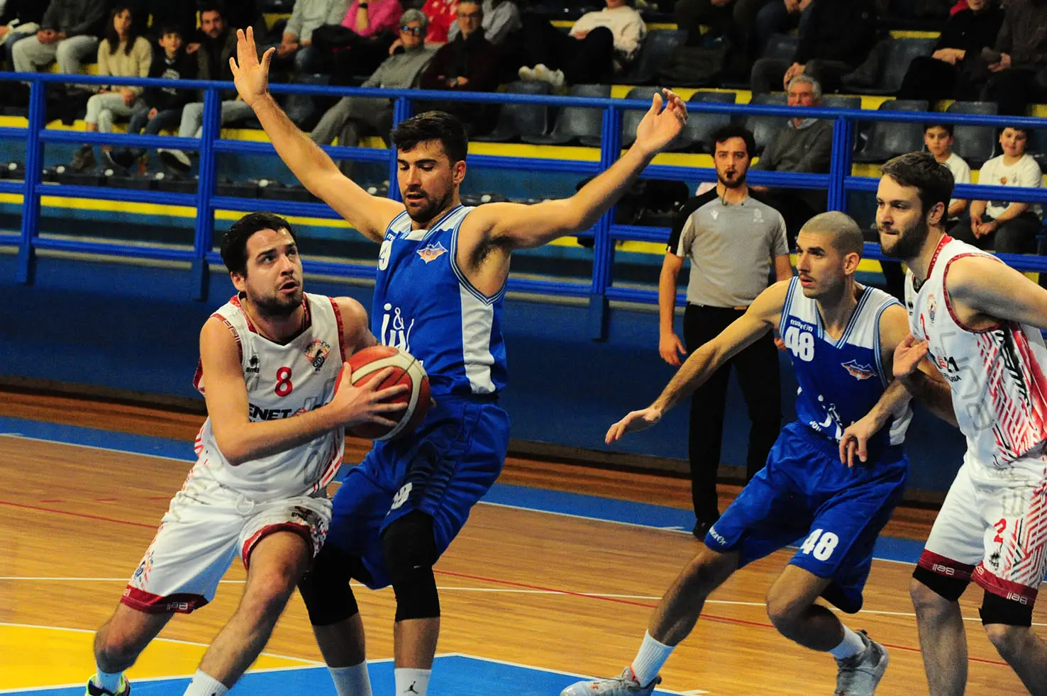 Rivincita dopo la gara di andata. Il Feltre Joint and Welding ha vinto il derby in casa del Valbelluna Veneta 21.
