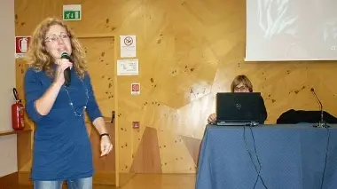 La professoressa Irene Pompanin durante la lezione