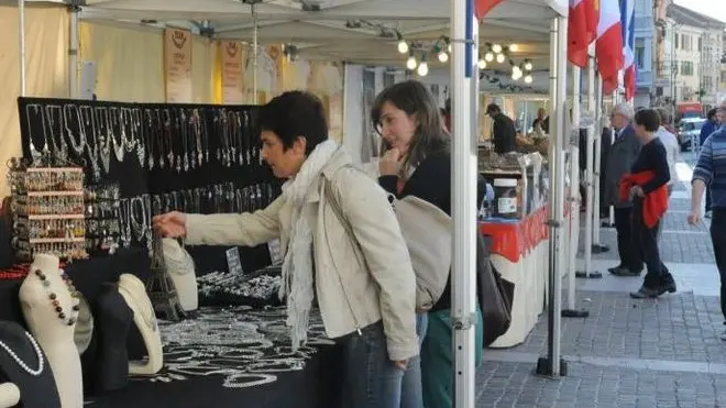 Mercato francese in piazza martiri