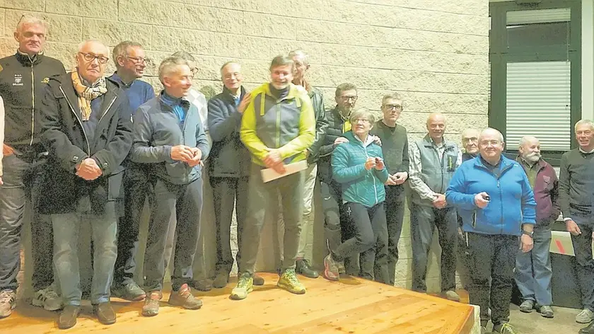 Belluno, foto di gruppo al termine dell'assemblea della sezione Cai, Club alpino italiano