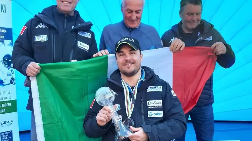 René De Silvestro con (da sinistra) Orlando Volpe Maruggi , Luca Lacedelli e Gianfranco Rezzadore