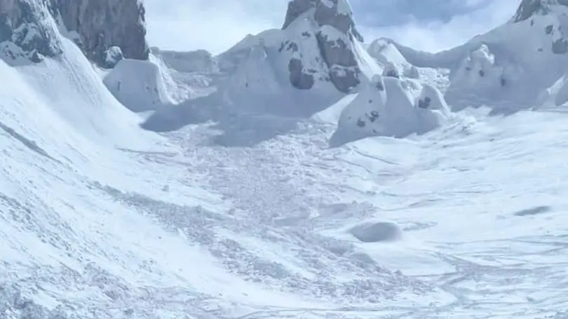 L’immagine della valanga sui Cadini di Misurina