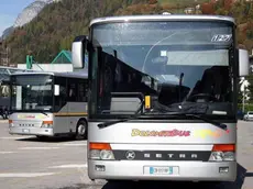 Agordo (BL), 26 Ottobre 2005, Stazione Dolomitibus - Agordo (BL), 26 October 2005, Dolomitibus station - Le tariffe pubblicate da Dolomiti bus sono in vigore dal 1º settembre