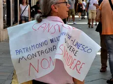 Interpress/Mazzega Venezia, 30.06.2016.- Regione Veneto, Palazzo Ferrofini, protesta per la vendita dell'albergo San Marco e terreno in Cansiglio