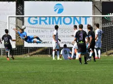 Il gol partita del Villafranca (Foto Beppe De Zanet)