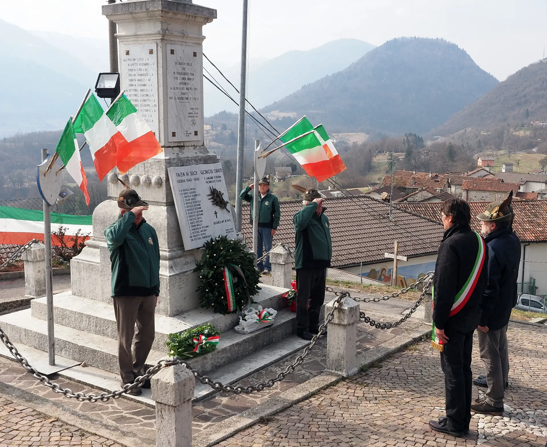 L'inaugurazione del monumento ai caduti a Facen di Pedavena ristrutturato dagli alpini