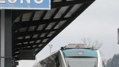 Belluno, 10 dicembre 2007. Alla stazione di Belluno arriva il nuovo servizio navetta di trenitalia Il Minuetto