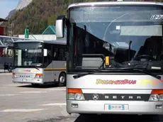 Agordo (BL), 26 Ottobre 2005, Stazione Dolomitibus - Agordo (BL), 26 October 2005, Dolomitibus station - Le tariffe pubblicate da Dolomiti bus sono in vigore dal 1º settembre