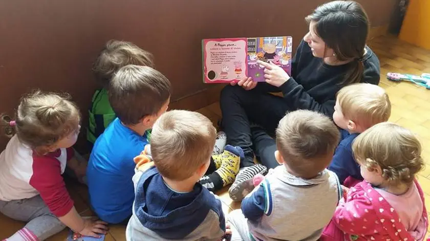 Alcuni bambini in un asilo