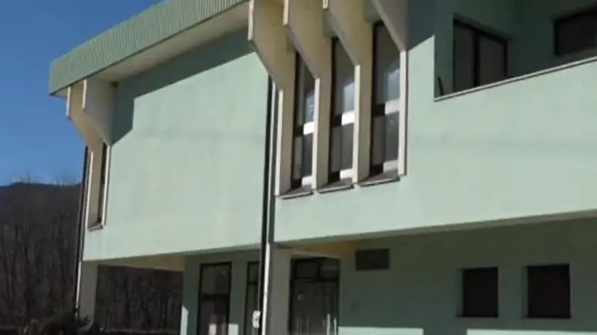 L’edificio che ospita il Punto Verde nella zona artigianale della Fenadora