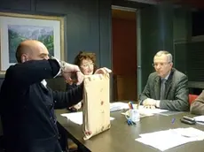 L’apertura delle buste ieri mattina in municipio