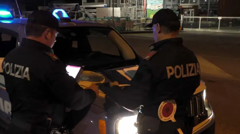 Controllo notturno della polizia