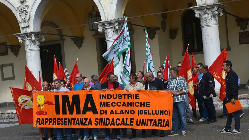 La manifestazione dei lavoratori della Ima Ferroli