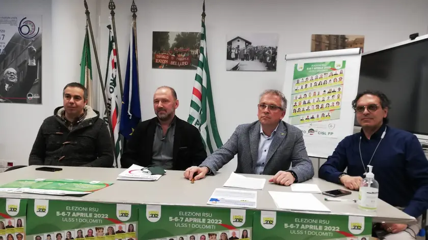 Da sinistra Gino Comacchio, Fabio Zuglian, Mario De Boni, ettore Zingales della Cisl Fp Belluno Treviso