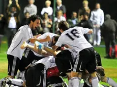 In alto il secondo inutile gol della Fersina, a lato la gioia del Termeno col Dro