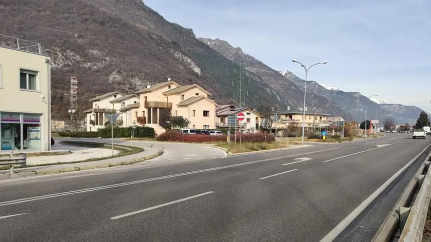 Viale Cadore a Ponte nelle Alpi, dove prosegue la costruzione di marciapiedi