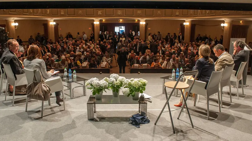 gian paolo perona-perona-belluno- al comunale confronto tra i candidati alle regioneali 2015