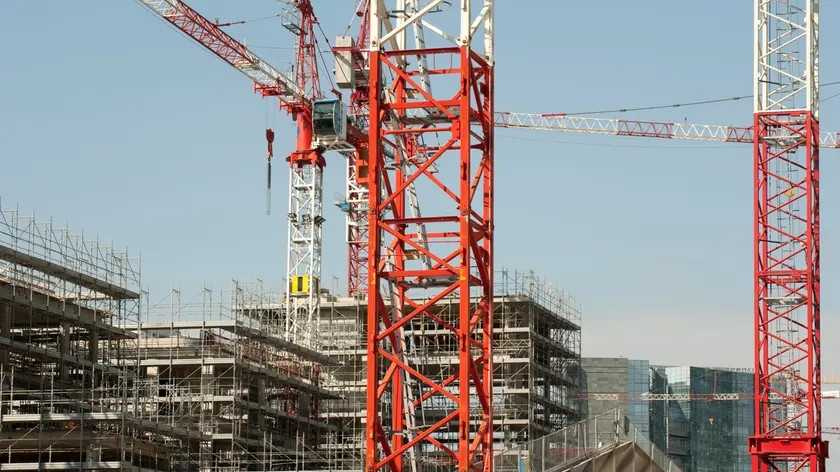 Un cantiere edile: resta l'edilizia il comparto col maggior numeri di infortuni sul lavoro