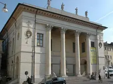 Belluno 2006. Il teatro comunale a Belluno. - Una veduta del teatro Comunale di Belluno