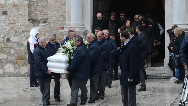Il duomo gremito per i funerlai di Martina la tredicenne investita all'incrocio di giamosa
