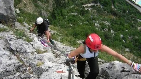 ... al free-climbing, alle escursioni, alle vie ferrate...