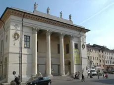 Belluno 2006. Il teatro comunale a Belluno. - Una veduta del teatro Comunale di Belluno