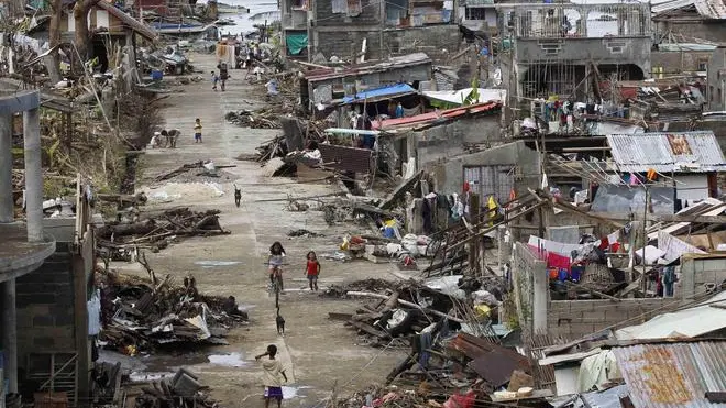 A general view of the typhoon-damaged coastal town of Marabut of Eastern Samar Province, Philippines, 21 November 2013. ANSA/ROLEX DELA PENA