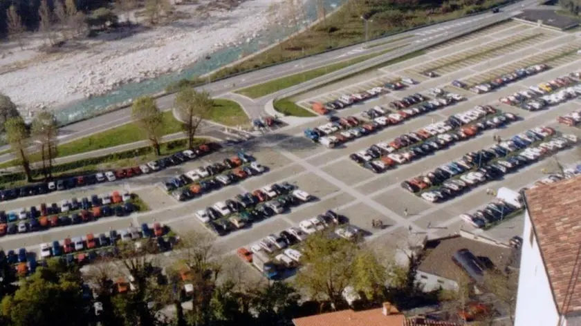 Il parcheggio di Lambioi Ora una decina di automobilisti multati nell'area dei camper il giorno di San Valentino faranno ricorso collettivo