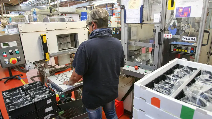 05/09/2014 Santa Maria di Sala, Safilo, azienda italiana attiva nel campo della produzione e distribuzione di occhiali, nella foto le fasi di lavorazione degli occhiali