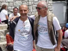 Mario Fontana (a sinistra) durante una manifestazione