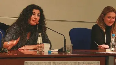 Joumana Haddad durante la presentazione del suo libro