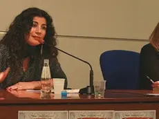 Joumana Haddad durante la presentazione del suo libro