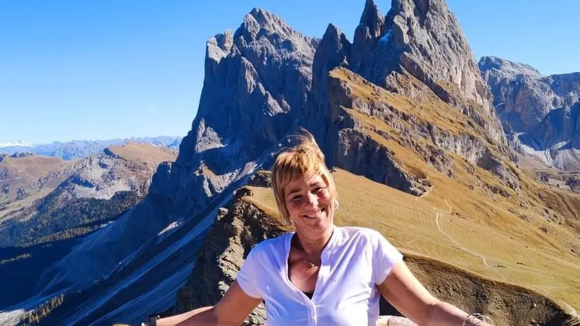 Una bella immagine sorridente di Valentina Cervasio, la docente morta nel sonno a casa