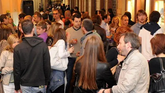 La notte rosa - Tanta gente in centro storico ieri sera