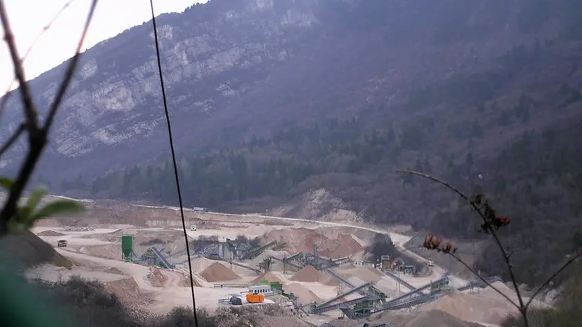 La cava di detriti di Col delle Vi’ a Farra d’Alpago (Consorzio Farra Sviluppo)