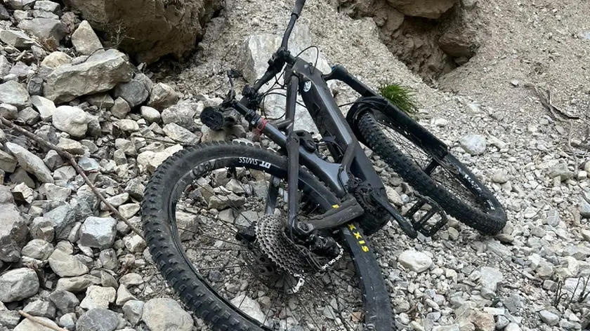 La bici dell'uomo (Foto del Soccorso Alpino)